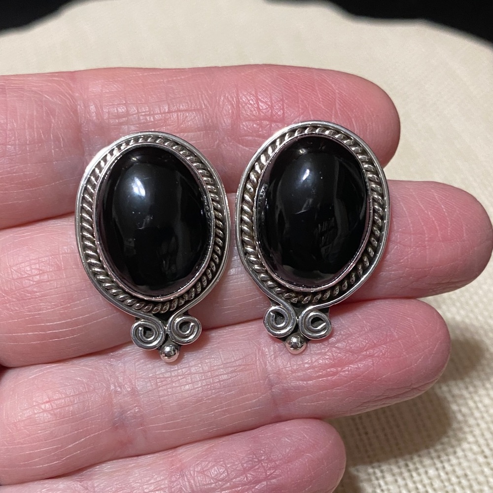Elegant vintage Black onyx gemstone and Mexico 925 sterling Silver Earrings